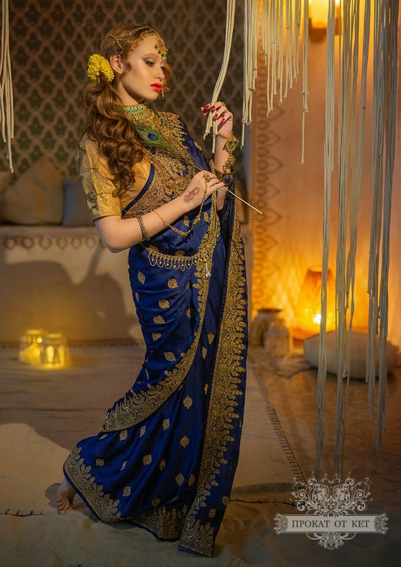 Шикарное синее сари с вышивкой и камнями - фото 3