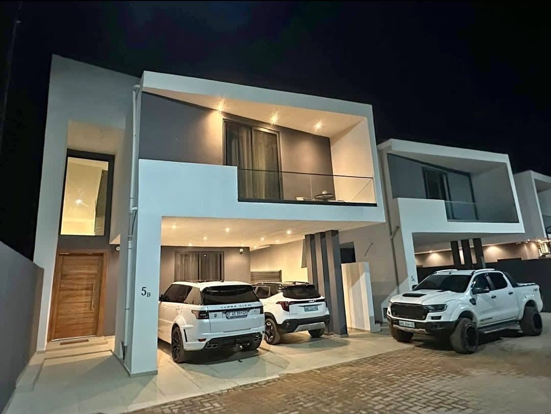 Vende-se Moradia Tipo 4 Bairro de Triunfo - Imagem 1