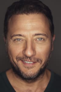 Yiğit Özşener