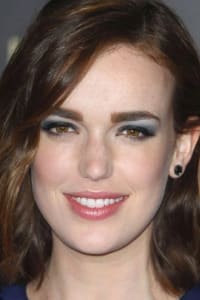 Elizabeth Henstridge