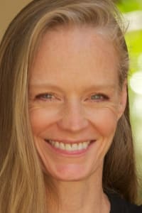Suzy Amis