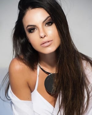 Sthefany Brito