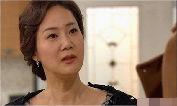 Con dâu phát hoảng về quy định ngày Tết của mẹ chồng, bật lại thì nhận được câu này
