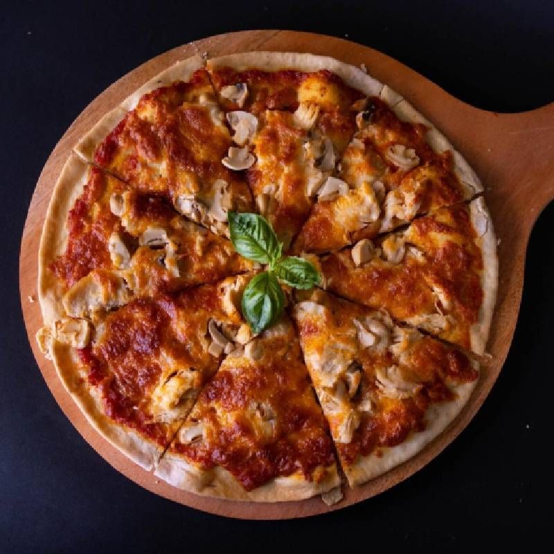 Pollo Ai Funghi Pizza