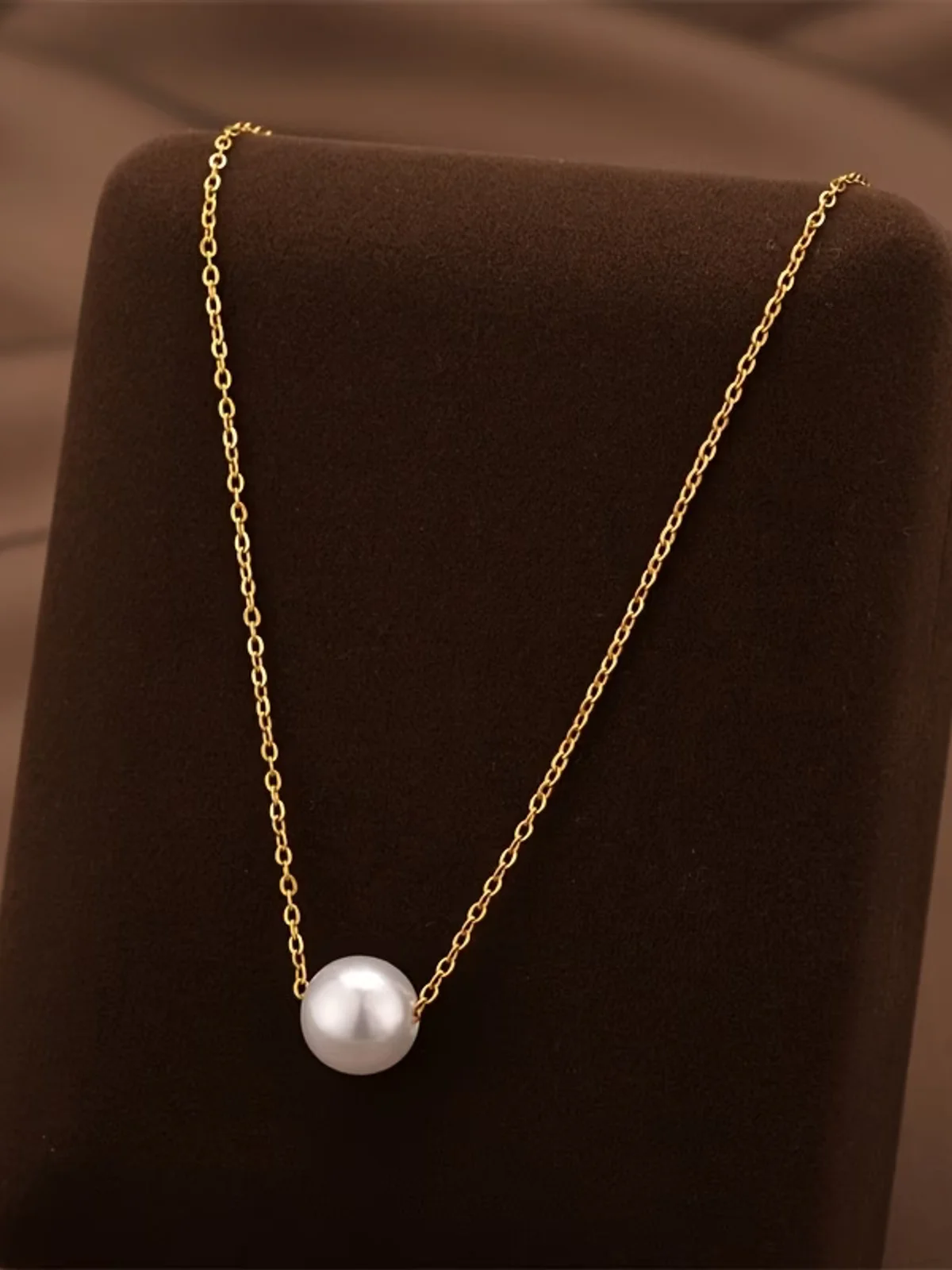Delicate Pearl Pendant Necklace