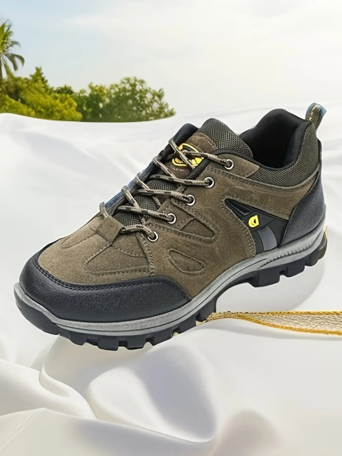 Olive Trail Walking Shoes