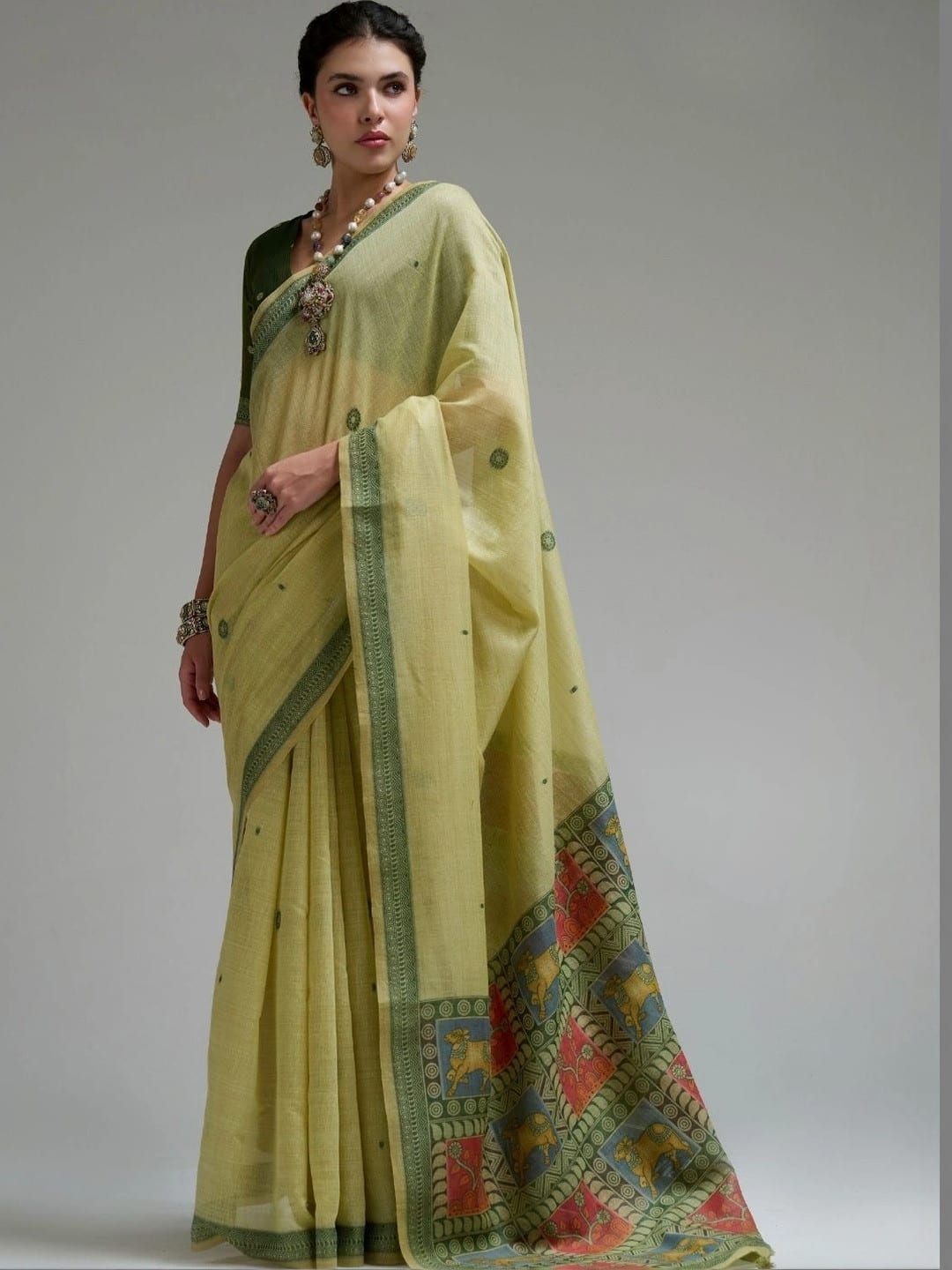 Off White Jamdani Abstract Woven Saree with Zari Detail