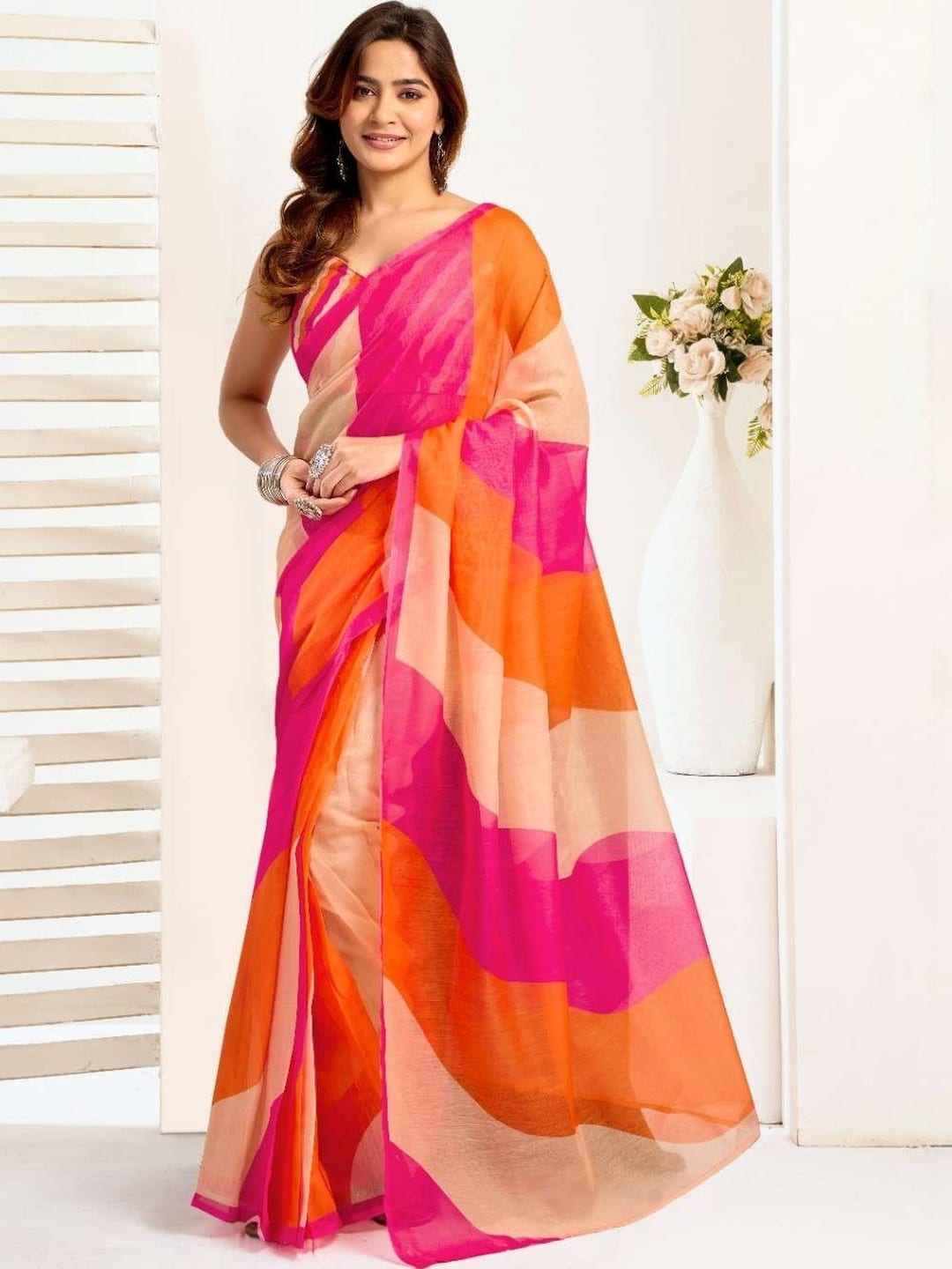 Multicoloured Abstract Printed saree with Solid Border