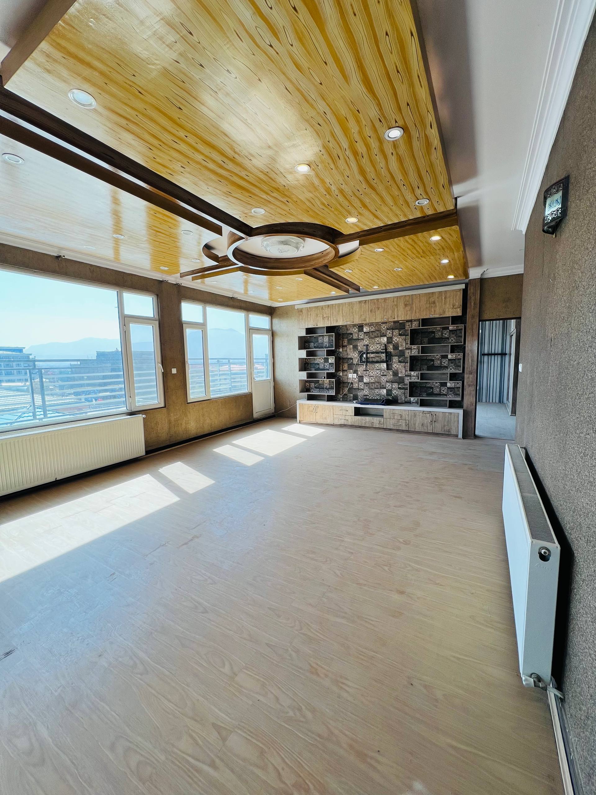 3-bed apartment, 200 m²