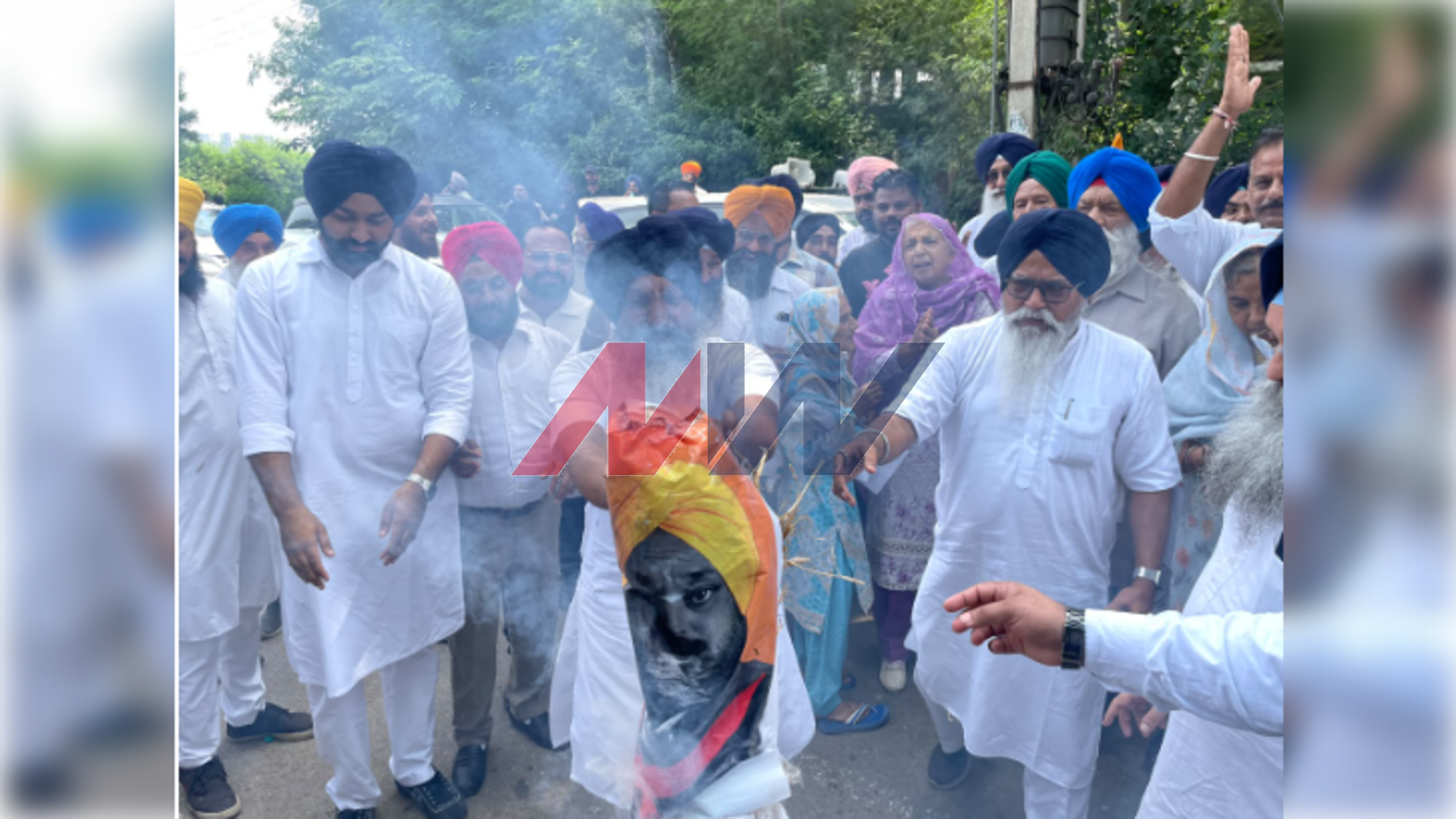 Akali Dal Protests in Mohali Over Prolonged Power Cuts, Lists 5 Demands