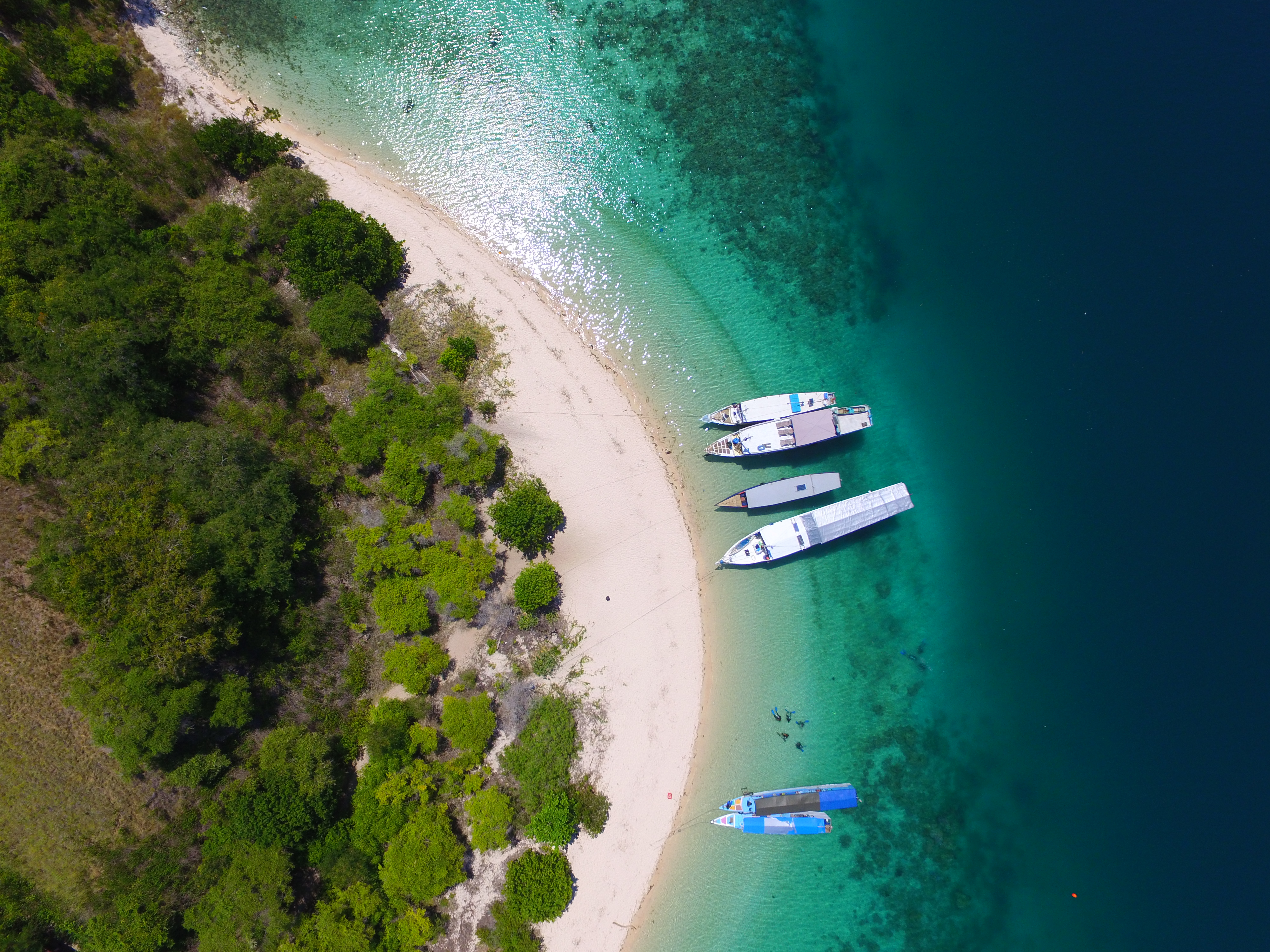 Private speedboat anchored during a Labuan Bajo day tour 2026 in Komodo National Park