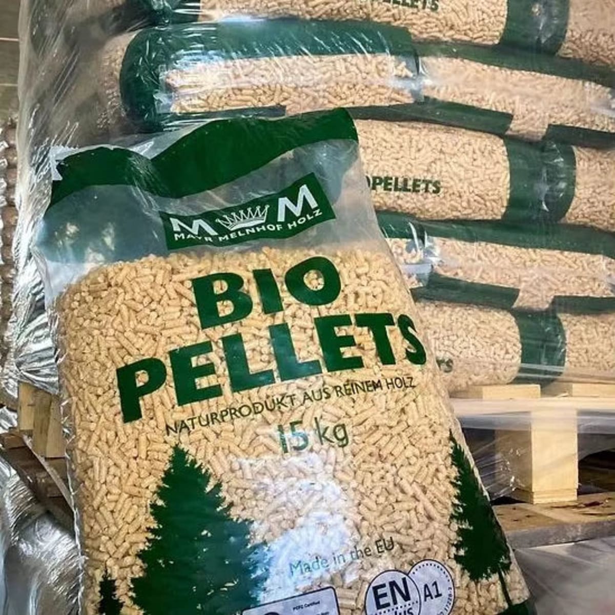 Holzpellets (Qualität A1), 6 mm und 8 mm, in 15-kg-Säcken.
