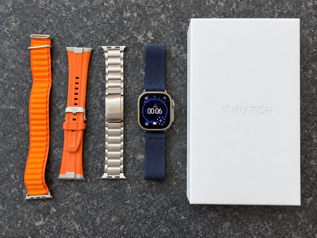 Apple Watch Ultra 2 49 mm titane + boîte + 4 bracelets