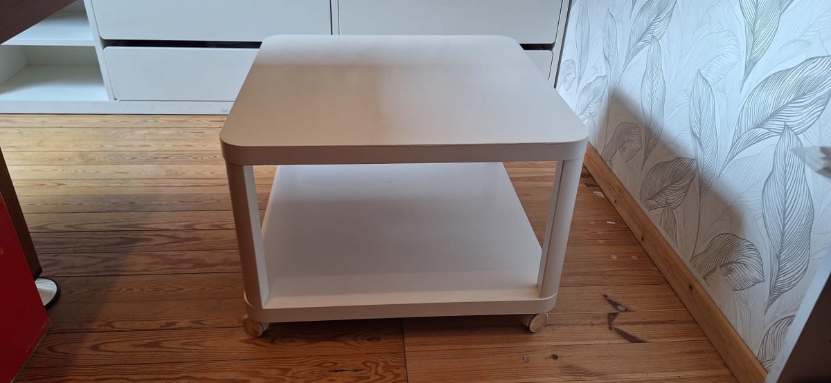 Table salon blanc carré