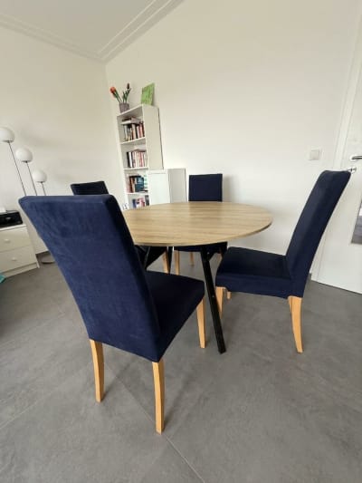 Round Table + 4 Chairs
