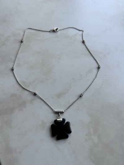 Collier en argent avec pendentif trèfle noir 🖤🍀