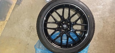 Pneus avec jantes noir (Borgward)