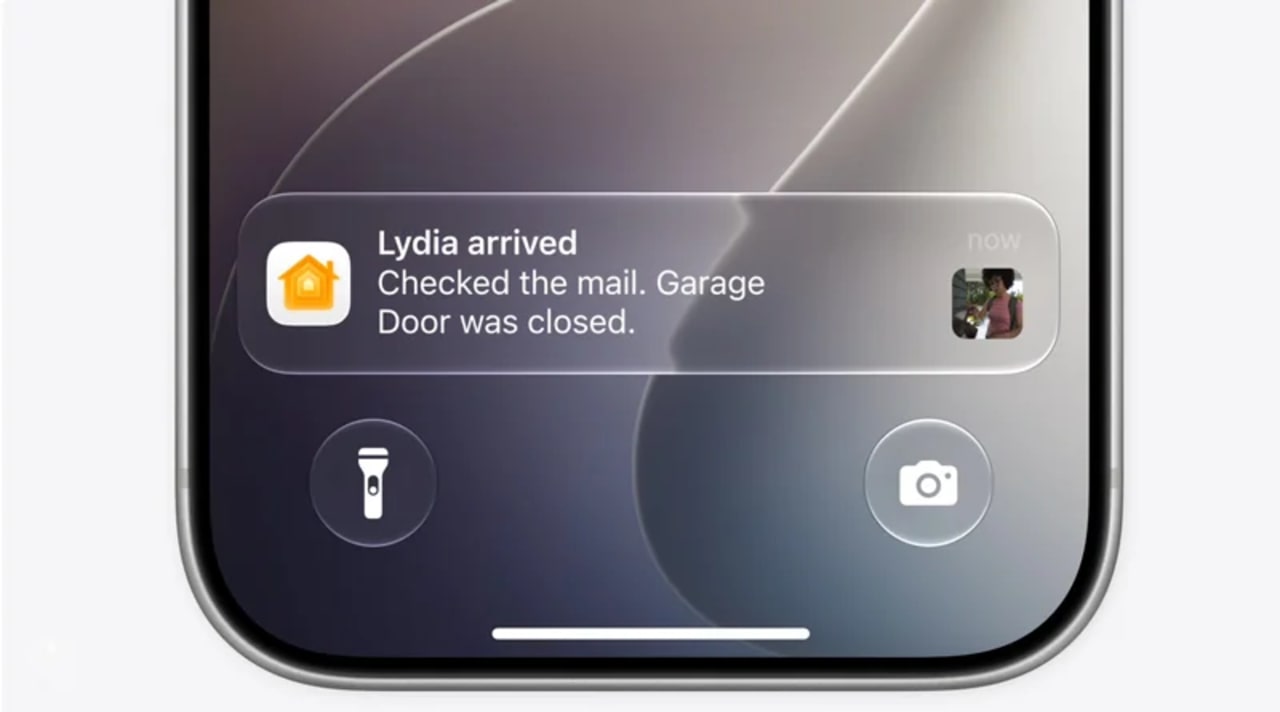 Notificação do Apple Home em um iPhone com resumo inteligente de atividade da casa