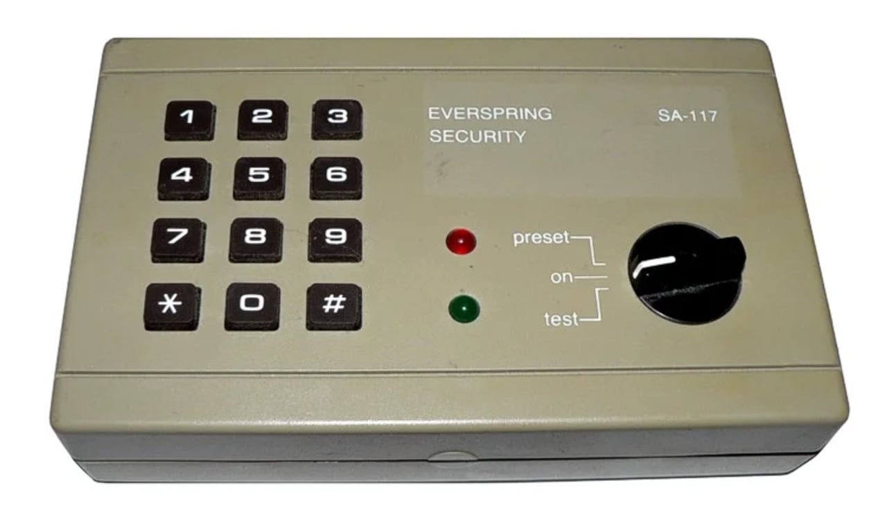 Teclado de segurança com botões numéricos, usado como referência visual para proteção digital em casa inteligente
