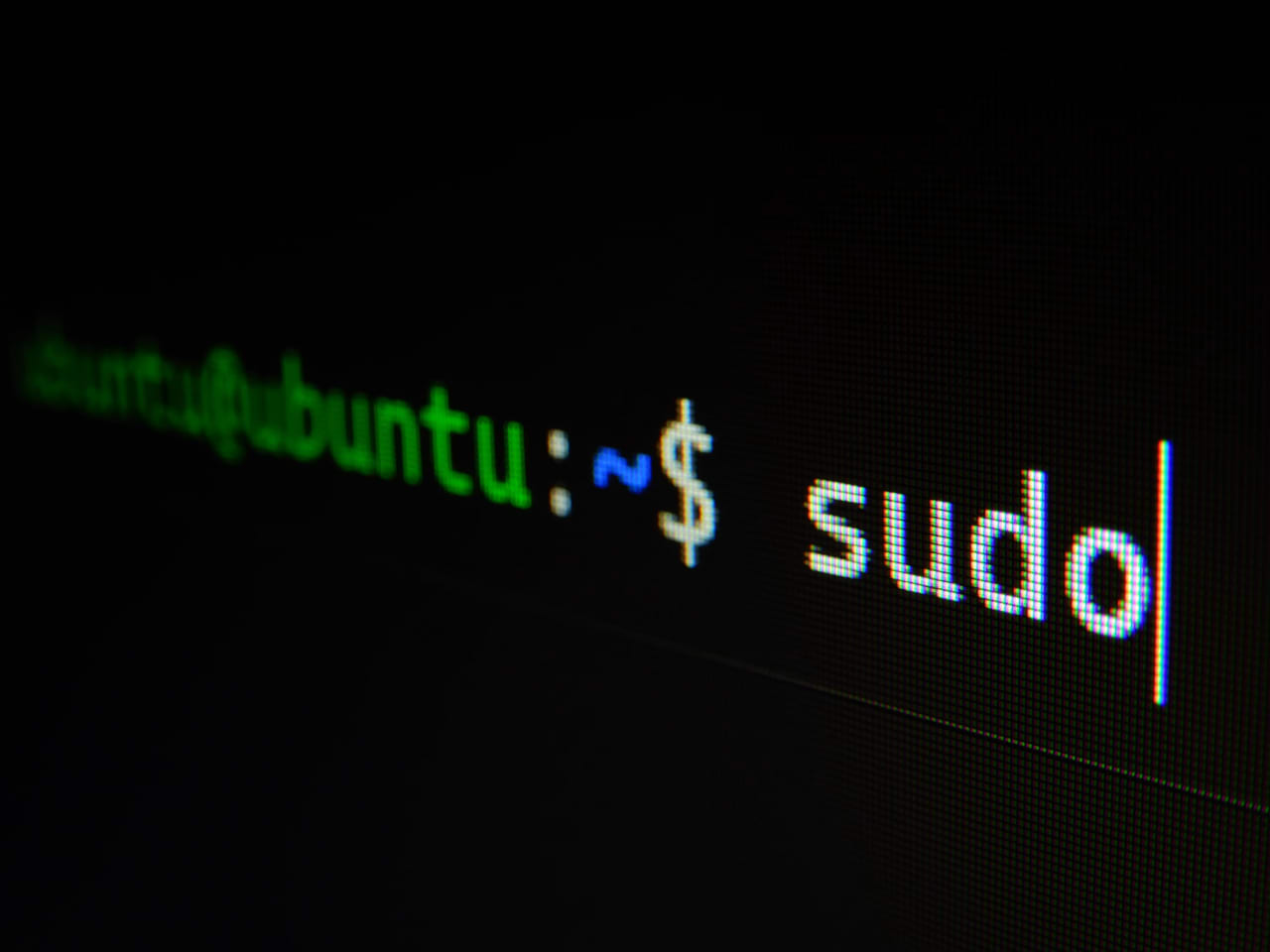 Tela de terminal Linux exibindo prompt de comando em close-up