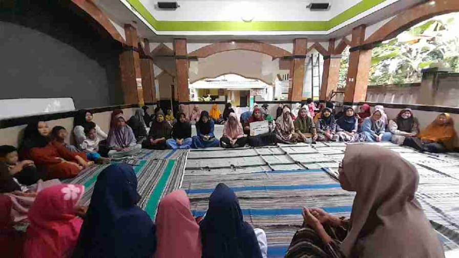 Rumah Zakat Salurkan 100 Paket BBP di Desa Rawa Panjang, Warga Rasakan Hangatnya Buka Puasa Bersama Rumah Zakat Salurkan 100 Paket BBP di Desa Rawa Panjang, Warga Rasakan Hangatnya Buka Puasa Bersama