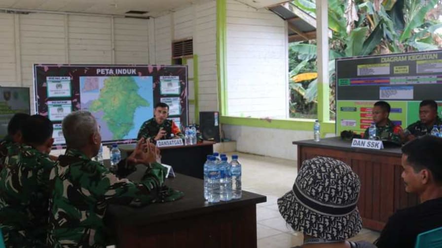 Dansatgas TMMD Wiltas Ke-127 Kodim 0912/Kubar Gelar Evaluasi di Posko Linggang Amer Dansatgas TMMD Wiltas Ke-127 Kodim 0912/Kubar Gelar Evaluasi di Posko Linggang Amer