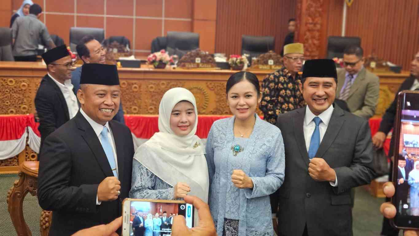Paripurna DPRD Depok Resmi Tetapkan Supian-Chandra sebagai Walkot-Wawalkot Paripurna DPRD Depok Resmi Tetapkan Supian-Chandra sebagai Walkot-Wawalkot