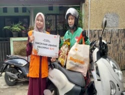 Rumah Zakat Salurkan Bingkisan Lebaran Keluarga untuk Lansia Dhuafa di Desa Rawa Panjang, Hadirkan Haru di Bulan Penuh Berkah