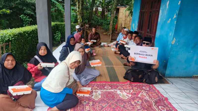 Rumah Zakat Depok Antar 100 Paket Buka Puasa untuk Tuna Netra di Cimpaeun Rumah Zakat Depok Antar 100 Paket Buka Puasa untuk Tuna Netra di Cimpaeun