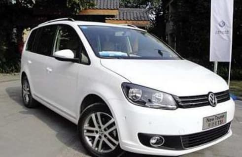VW Touran 7 seat family car rental Saranda