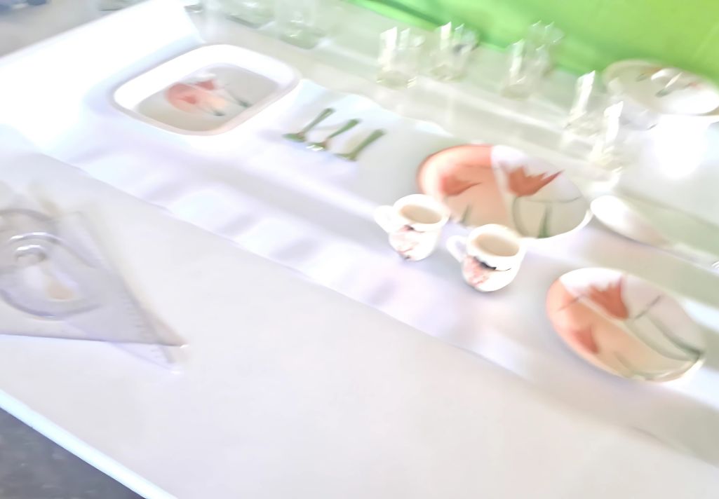 Our Flexibility & Cutability shelf liner offers both style and practicality, ensuring your dining area looks its best.