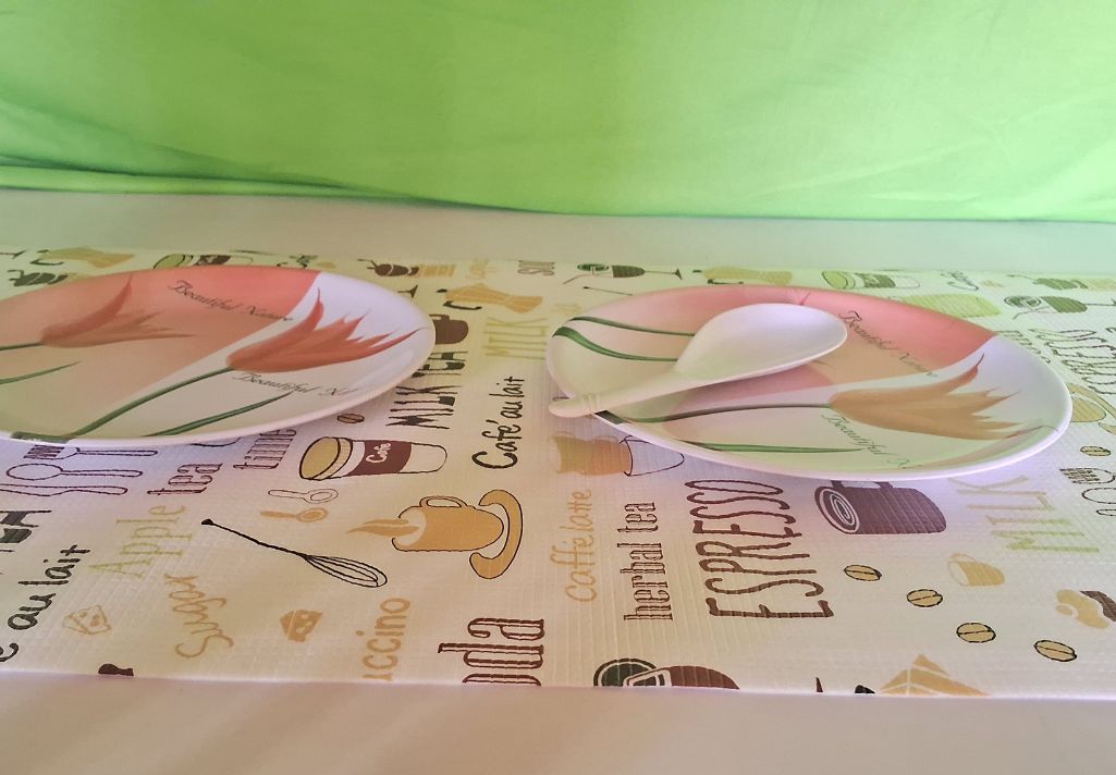 Create a stable and stylish dining space with our slip-resistant shelf liner. 