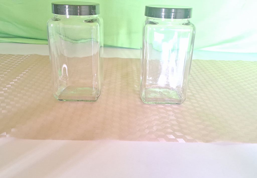 This Shelf Liner brings a touch of elegance to your space with its perfect adhesion and fit.