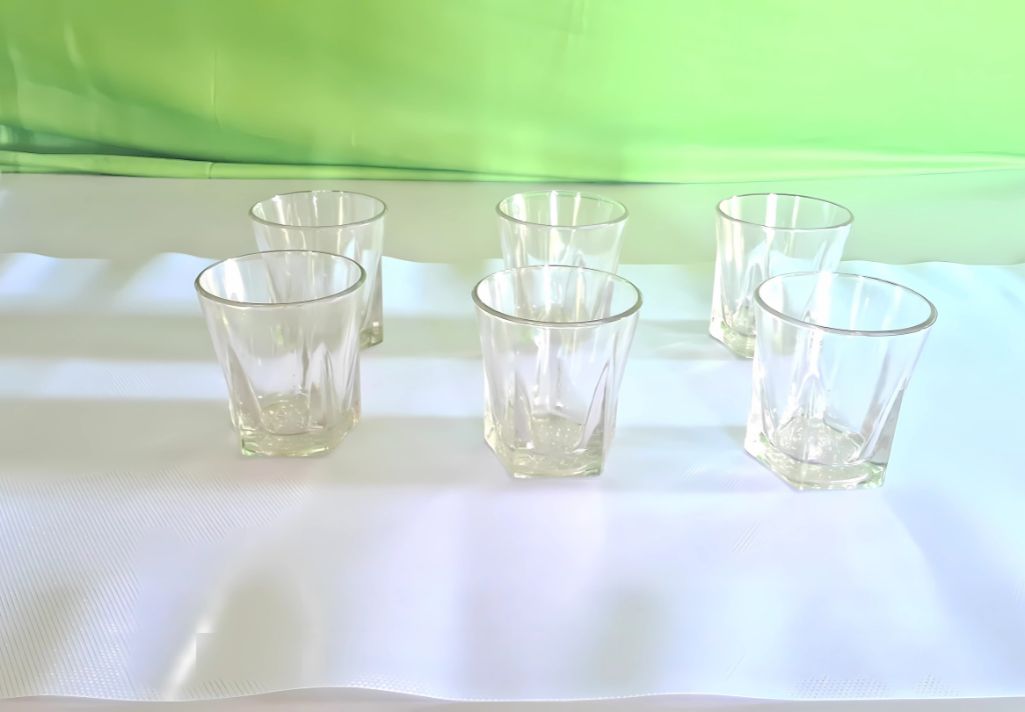 They not only elevate your table setting but also come with a liner that stays flat and easy to adjust.