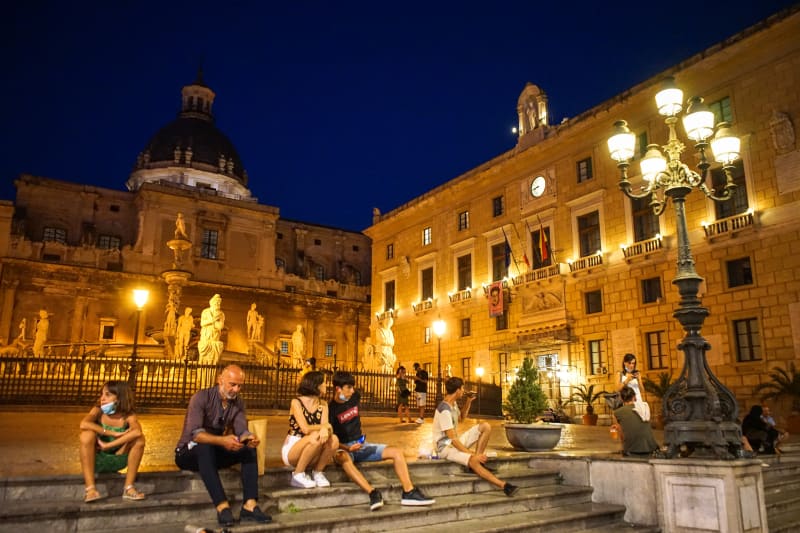 Evening in a Palermo Piazza