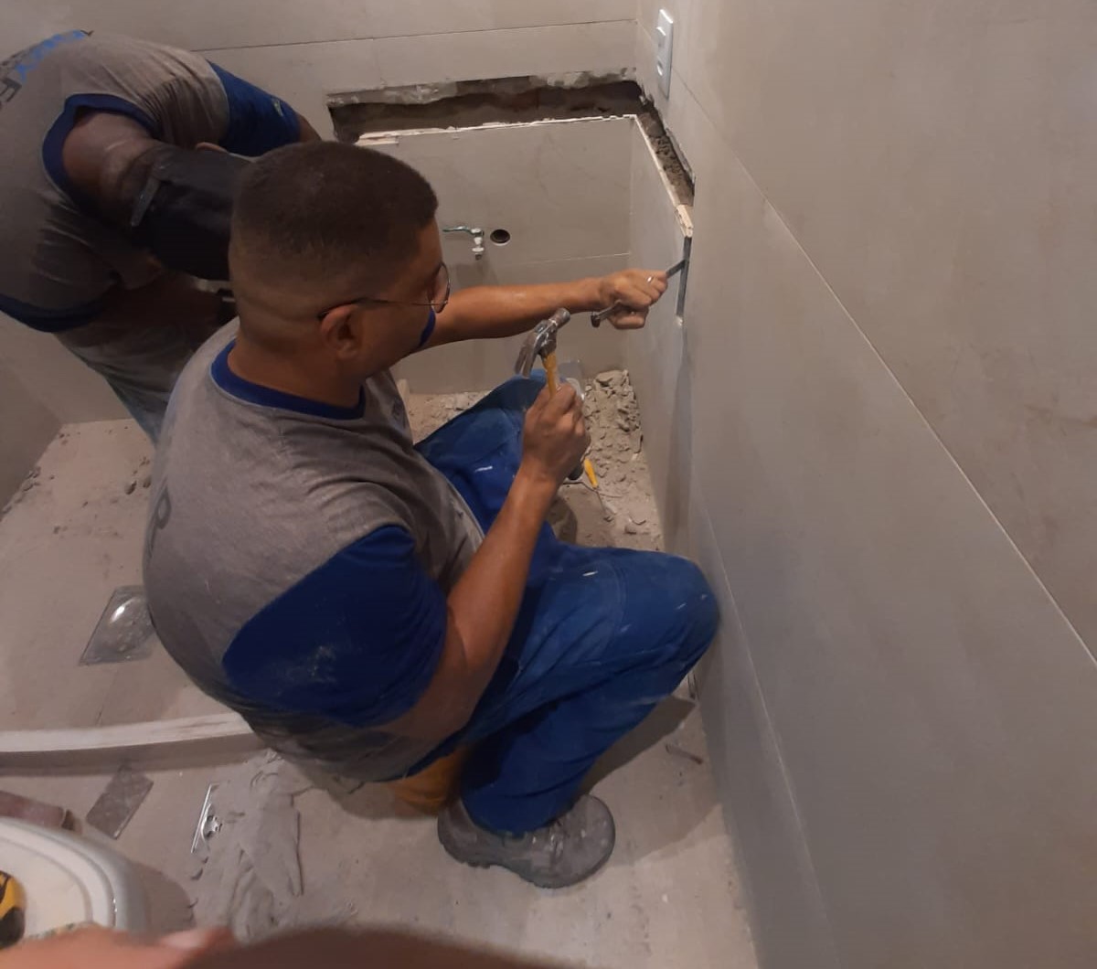 Serviços hidráulicos e instalações de encanamento em obras de drywall e alvenaria