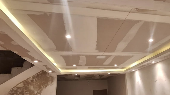 Rebaixamento de teto moderno em drywall com iluminação embutida em São Gonçalo e Niterói
