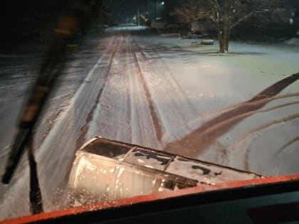 В Буденновском округе продолжается расчистка дорог от снега