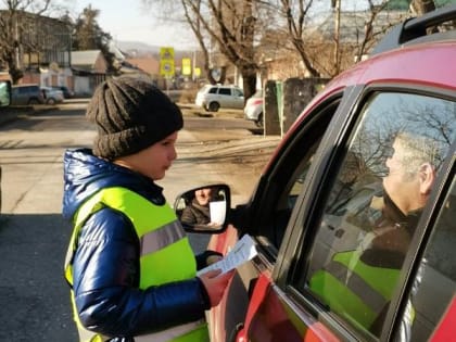 «Водитель! Будь вежлив!» Пятигорские школьники и детсадовцы призвали автомобилистов к осторожности и такту на дорогах