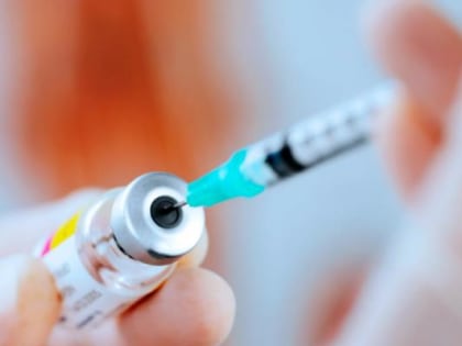 Минздрав включил прививку против коронавируса в национальный календарь профилактических прививок и календарь прививок по эпидпоказаниям