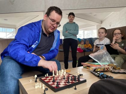 Молодогвардейцы п города Пятигорск посетили пункт временного размещения беженцев