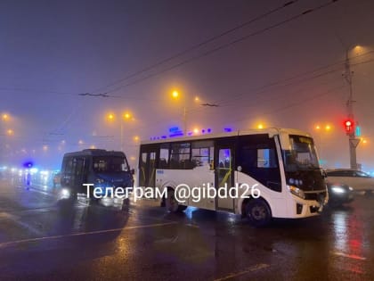 Три человека пострадали при столкновении двух автобусов в Ставрополе