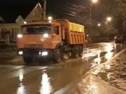 Весенняя уборка улично-дорожной сети полным ходом идет в Пятигорске