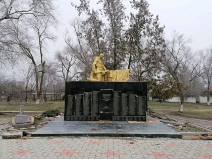 В селе Стародубском продолжается ремонт памятника воинам-односельчанам, погибшим в годы Великой Отечественной войны