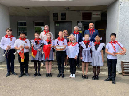 Алексей Лавриненко наградил активистов сельского музея почётными грамотами