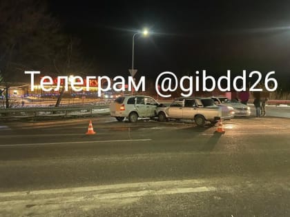 2 человека получили травмы головы в аварии в Минводах