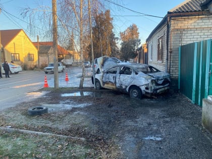 В Буденновске мужчина на ходу выпрыгнул из горящего автомобиля
