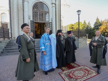 В канун праздника Рождества Пресвятой Богородицы митрополит Кирилл совершил всенощное бдение в Казанском соборе города Ставрополя