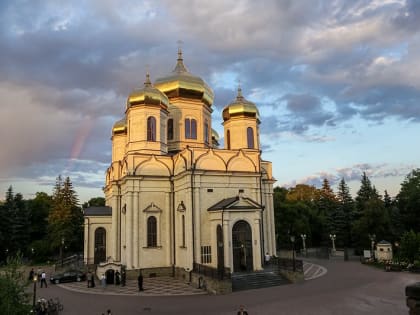 В канун праздника Святой Троицы митрополит Кирилл совершил всенощное бдение в Казанском кафедральном соборе