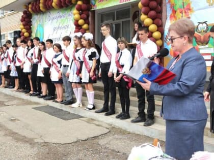В школах округа прошли торжественные мероприятия, посвященные окончанию учебного года